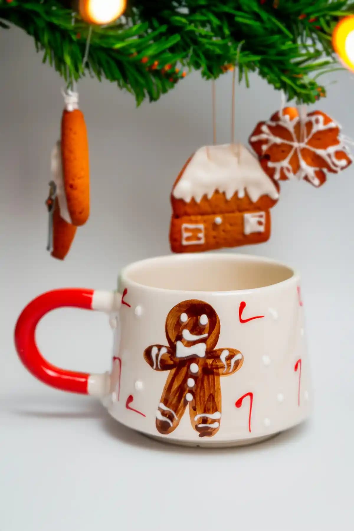 El Yapımı Yılbaşı Seramik Kupası: Estetik ve Fonksiyonellik Bir Arada