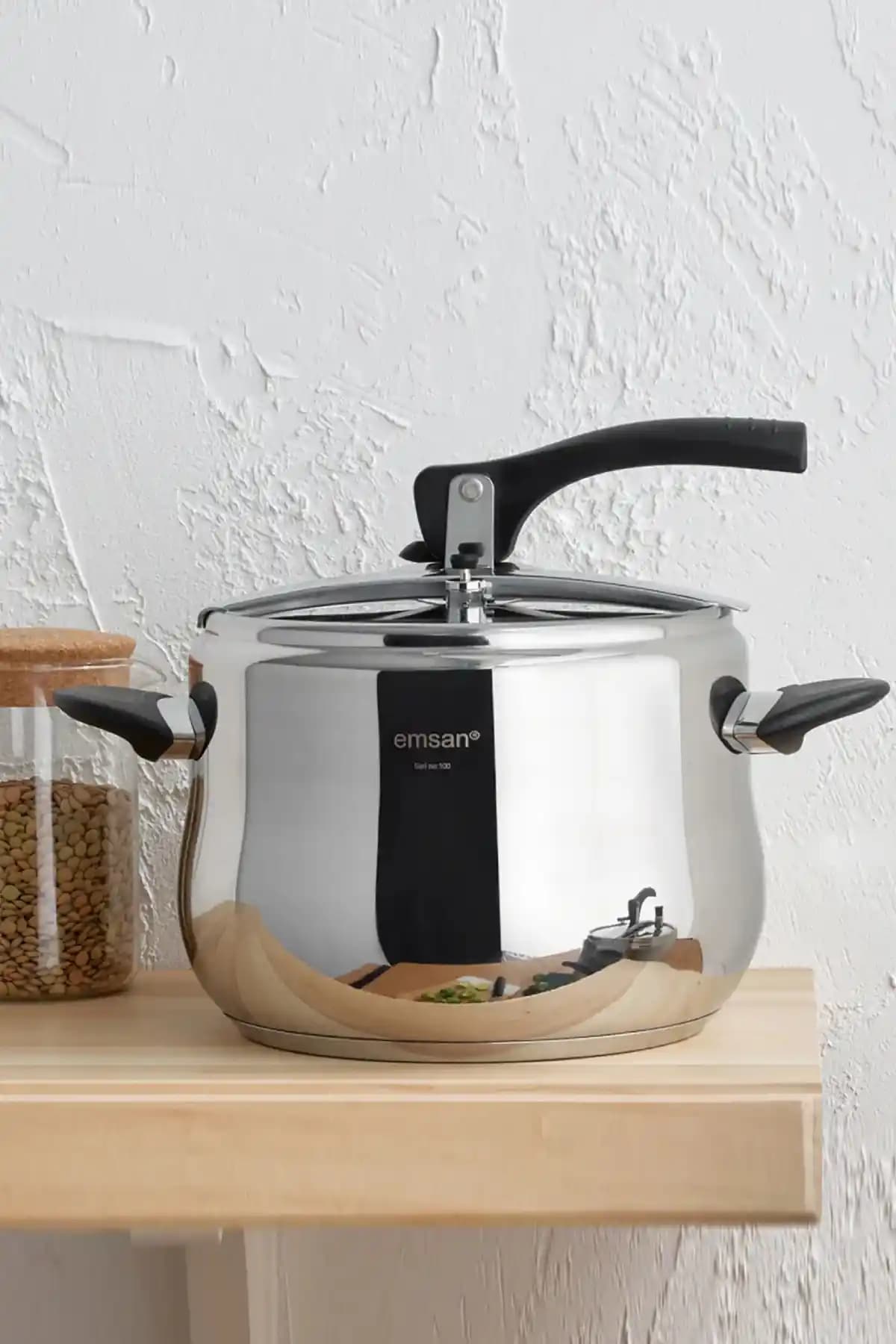 Emsan Burcu Paslanmaz Çelik Düdüklü Tencere: Dayanıklı ve Kullanışlı Mutfak Gereciği