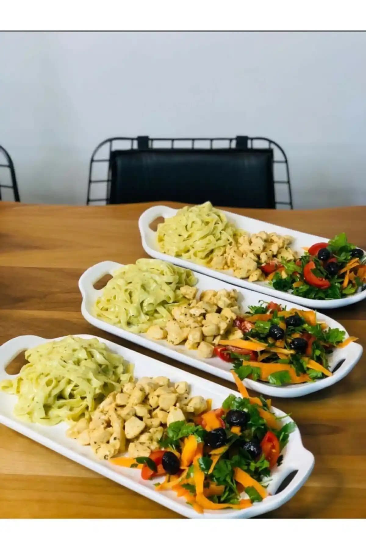 Genel Markalar Sunum Tabak Tavuk Dünyası Seramik 30x14 cm şık ve dayanıklı tasarım