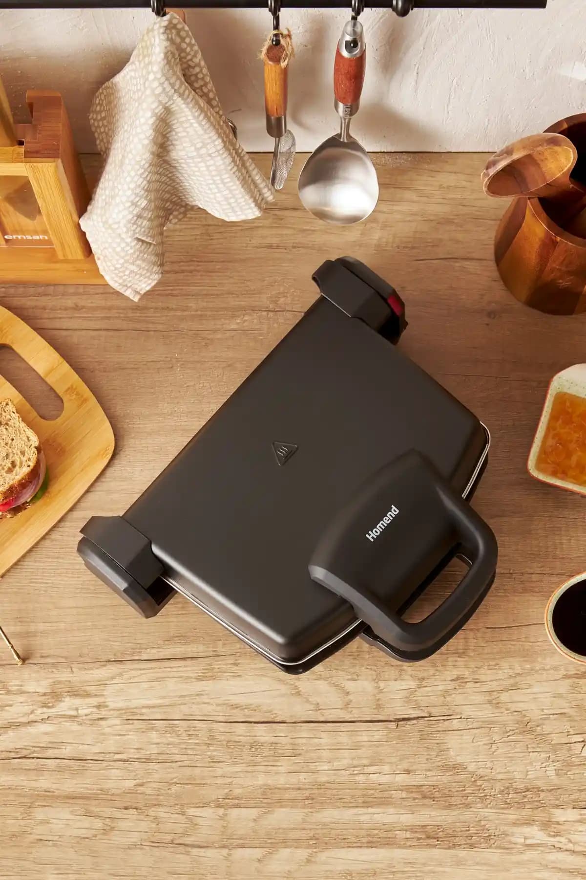 Homend Toastbuster 1337H: Yüksek Güç ve Çok Fonksiyonlu Tost Makinesi Özellikleri