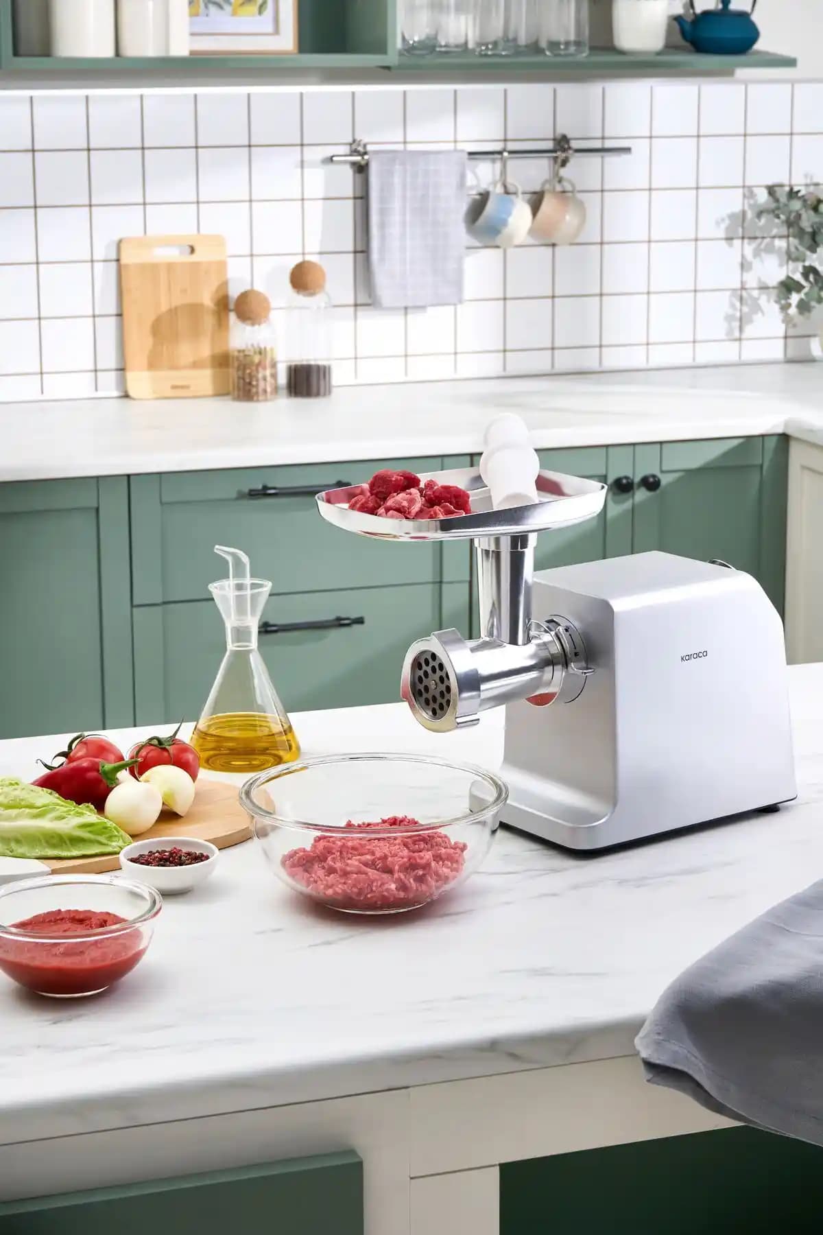 Karaca Salça ve Sucuk Aparatlı Kıyma Makinesi Inox: Çok Yönlü Kullanım ve Dayanıklılık Özellikleri