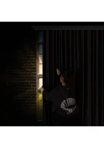 Karartma Perde Karşılaştırması: Perhal Siyah ve Taç Blackout Ürünlerinin Özellikleri