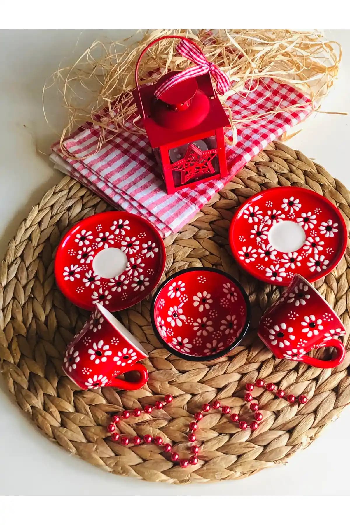 Kırmızı El İşlemeli Papatya Temalı 2 Kişilik Kahve Fincan ve Kase Seti