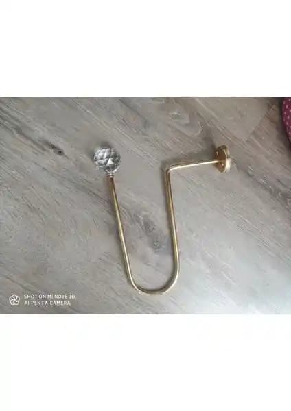 Kristal Renso ve Demir Askı Aparatları Karşılaştırması: Malzeme, Kullanım ve Dayanıklılık Analizi