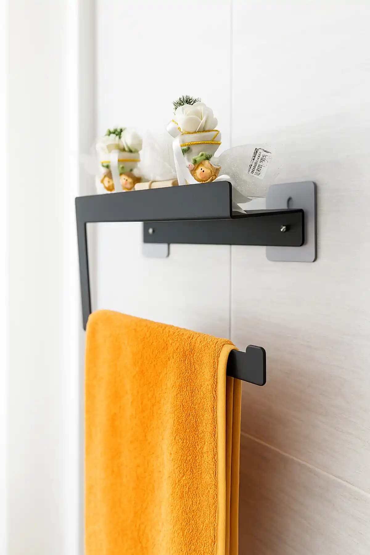 Lamizon Siyah Metal Kağıt Havlu Rafı Modern ve Dayanıklı Mutfak Banyo Düzenleyici