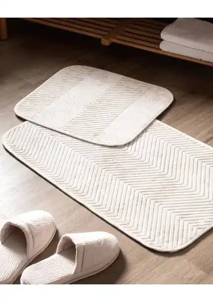 Madame Coco Eze ve Norris Banyo Paspası Karşılaştırması: Boyut, Malzeme ve Güvenlik Özellikleri