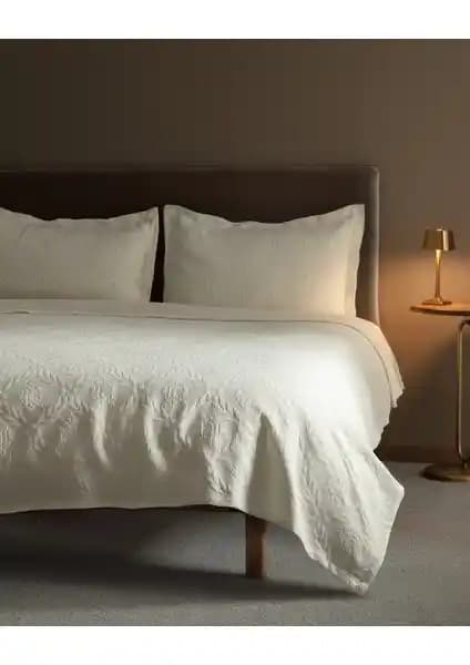 Madame Coco Floralies ve Medus Çift Kişilik Yatak Örtüsü Karşılaştırması