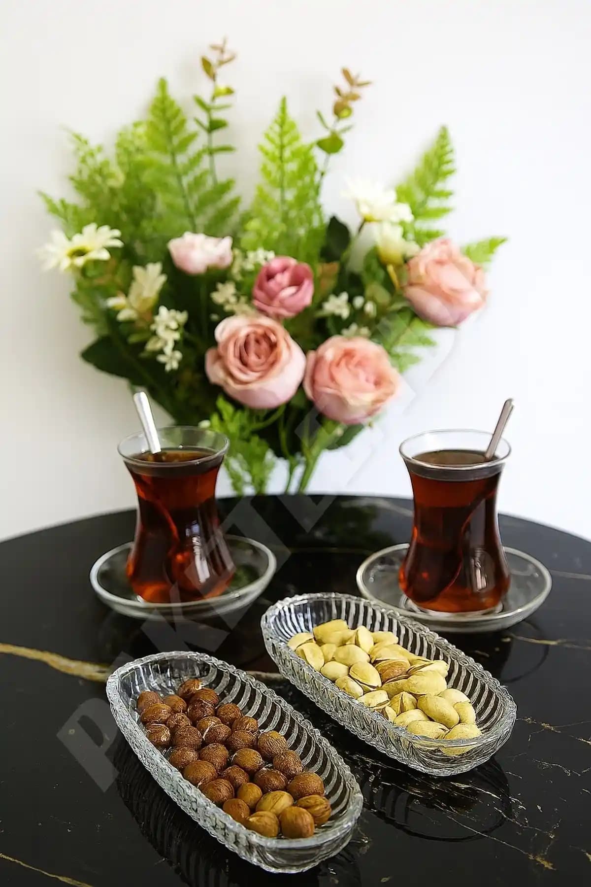 Santa Cam Kayık Tabak: Modern ve Şık Sunum İçin Dayanıklı Cam Tabaklar