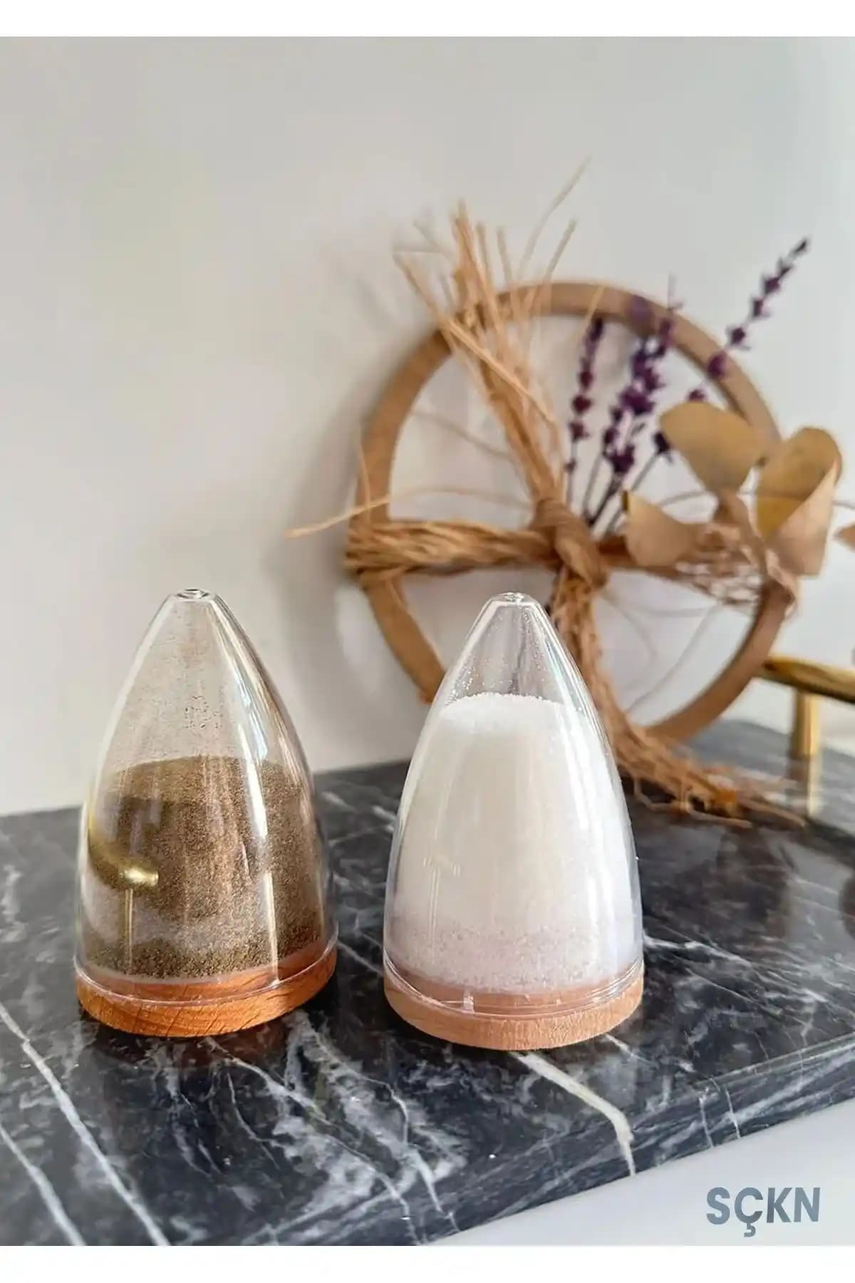 SÇKN 2’li Modern Şeffaf Tuzluk ve Karabiberlik Seti: Estetik ve İşlevsellik Bir Arada