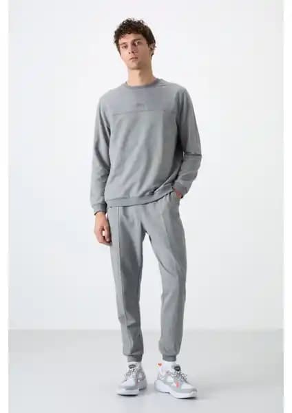 Air Jones Keith Gri Melanj Erkek Eşofman Takımı: Şıklık ve Konforun Modern Buluşması