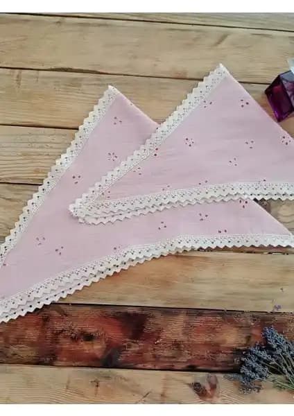 Anne Kız Üçgen Muslin Bandana: Zarif ve Rahat Aksesuar Seçeneği