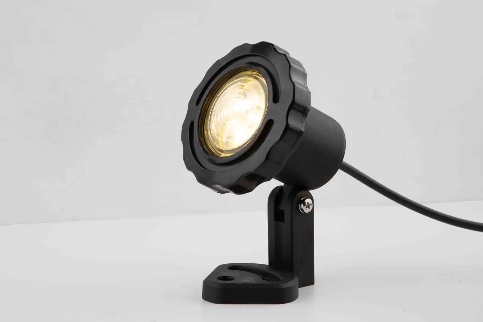 Ayaklı Spotlar ile Modern ve Fonksiyonel Dekorasyon Çözümleri