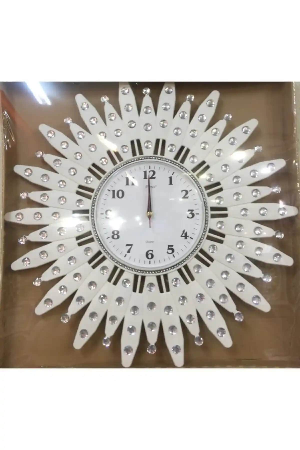 Büyük Salonlar İçin Uygun Duvar Saatleri ve Dekorasyon İpuçları