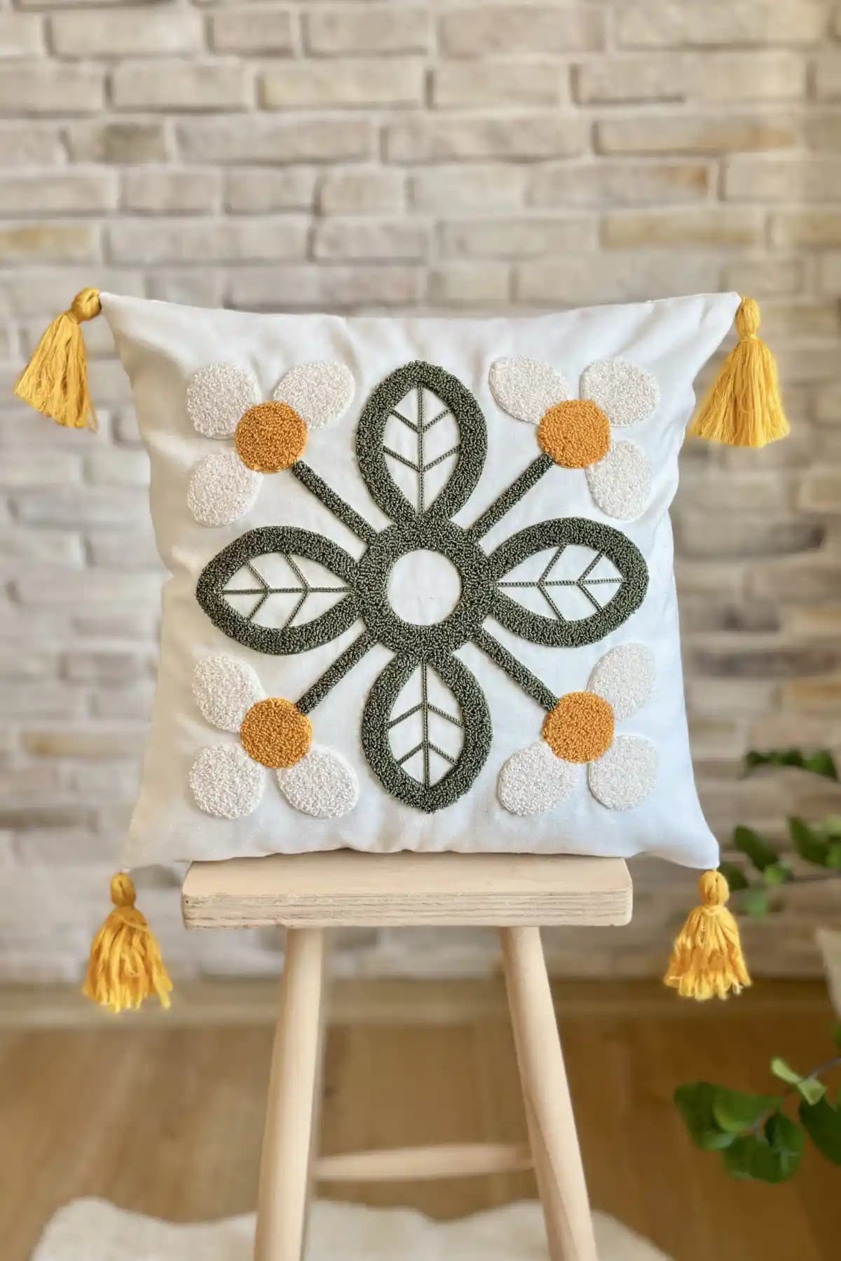 Dekorasyonda Tasarım Kırlentleri ile Mekâna Şıklık ve Konfor Katma Rehberi