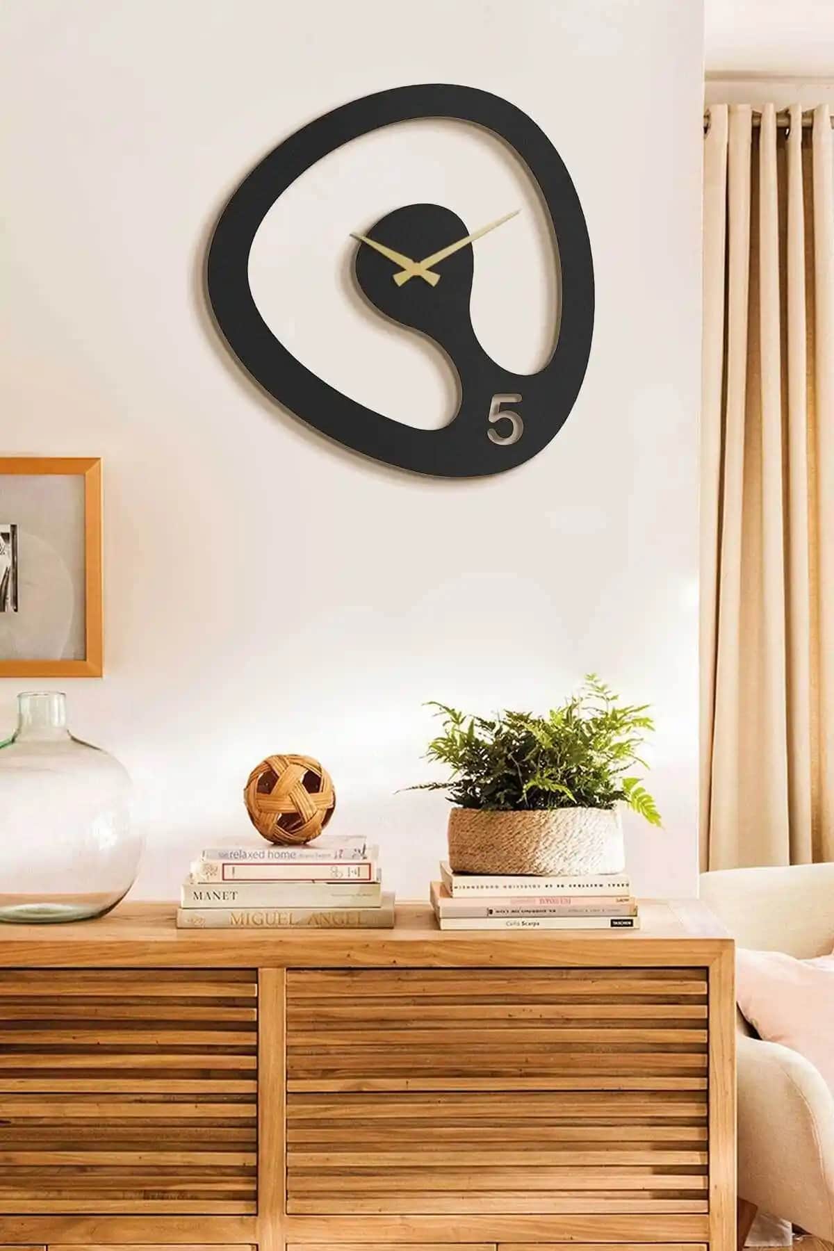 Ev Dekorasyonunda Duvar Aksesuarlarıyla Şıklık ve Fonksiyonellik Artırma Yöntemleri