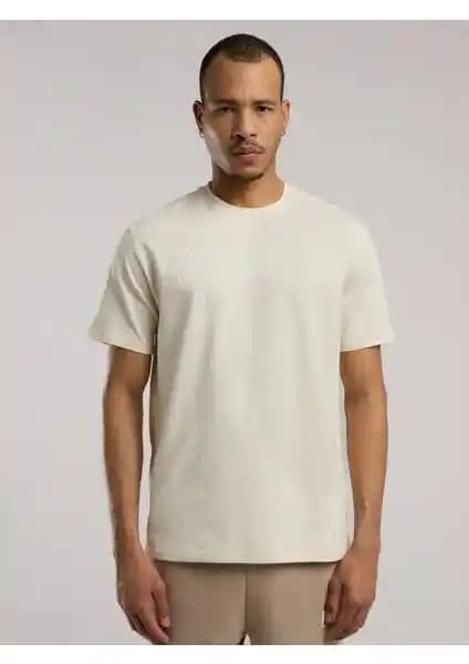 Everlast Erkek Bej Tişört: Spor ve Günlük Şıklığın Modern Buluşması