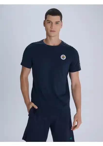 Fenerbahçe Erkek Tribün Basic T-shirt Takım Tutkusunu Yansıtan Rahat ve Şık Tasarım