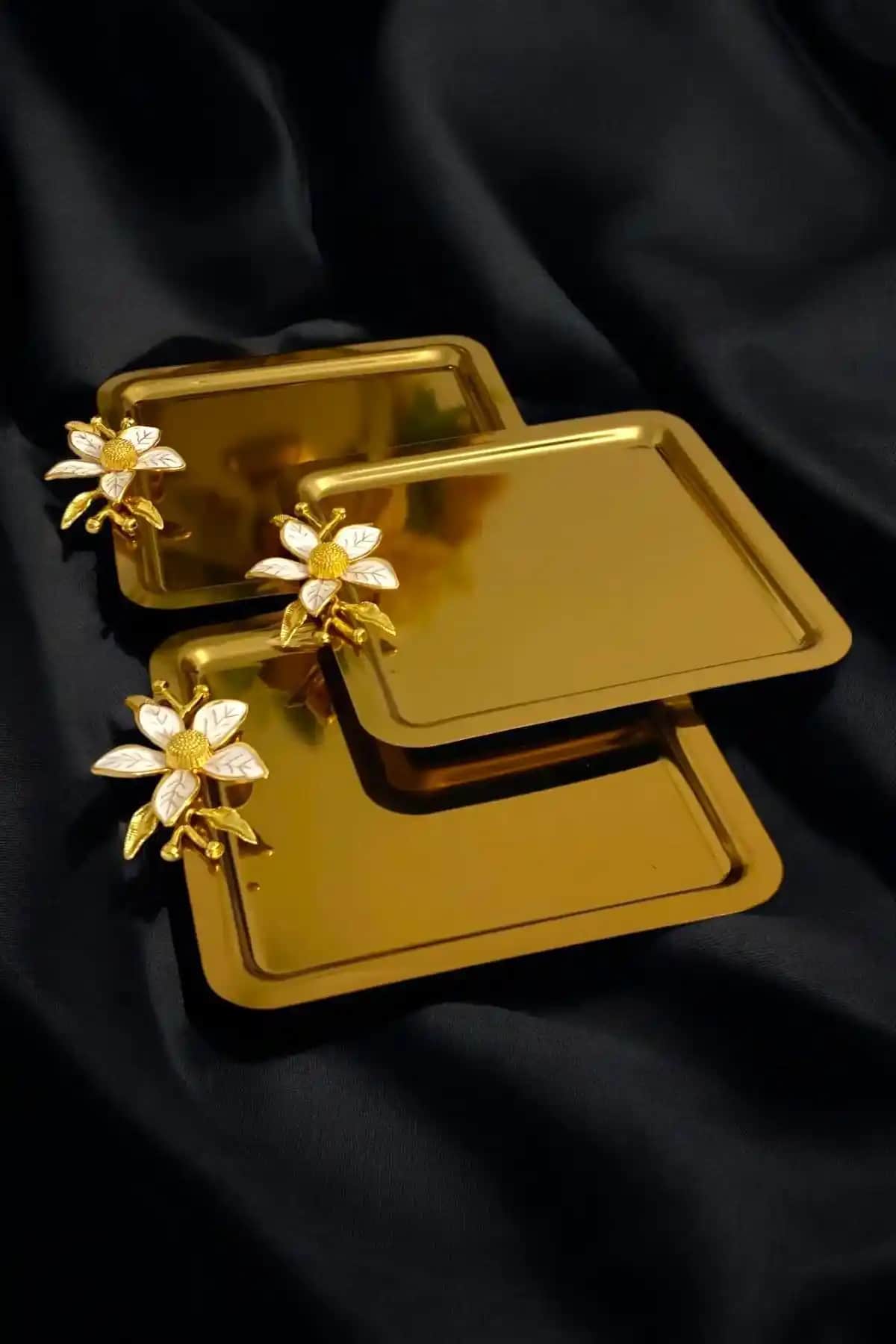 Gold Sunum Tepsileri ile Dekorasyonda Şıklık ve Fonksiyonellik Sağlama Rehberi