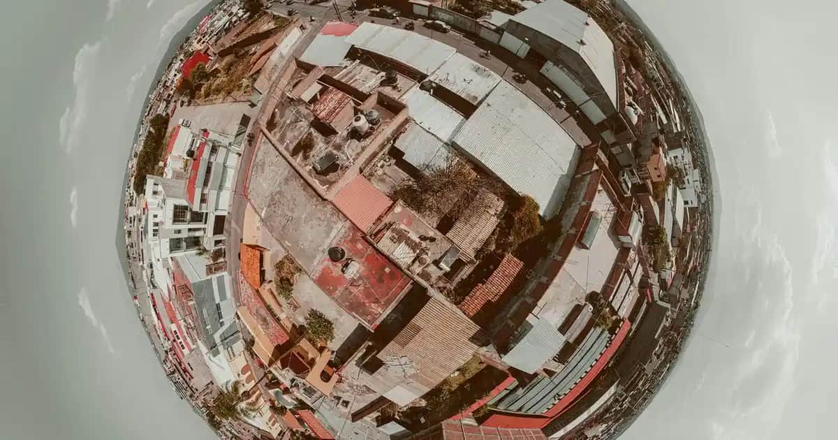 İncilili Kalpli Kolye: Dekorasyon ve Mobilyada Sevgi ve Şıklığın Sembolü