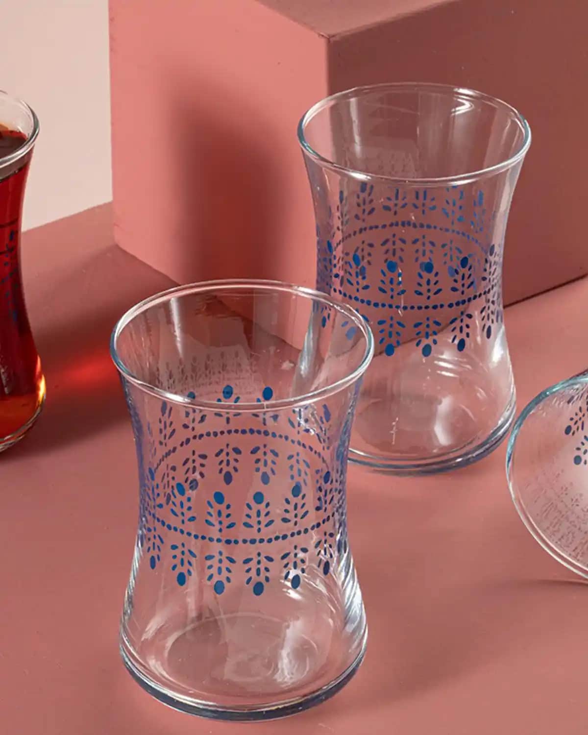 İngiliz Tarzı Çay Bardaklarıyla Şık ve Zarif Ev Dekorasyonu İpuçları