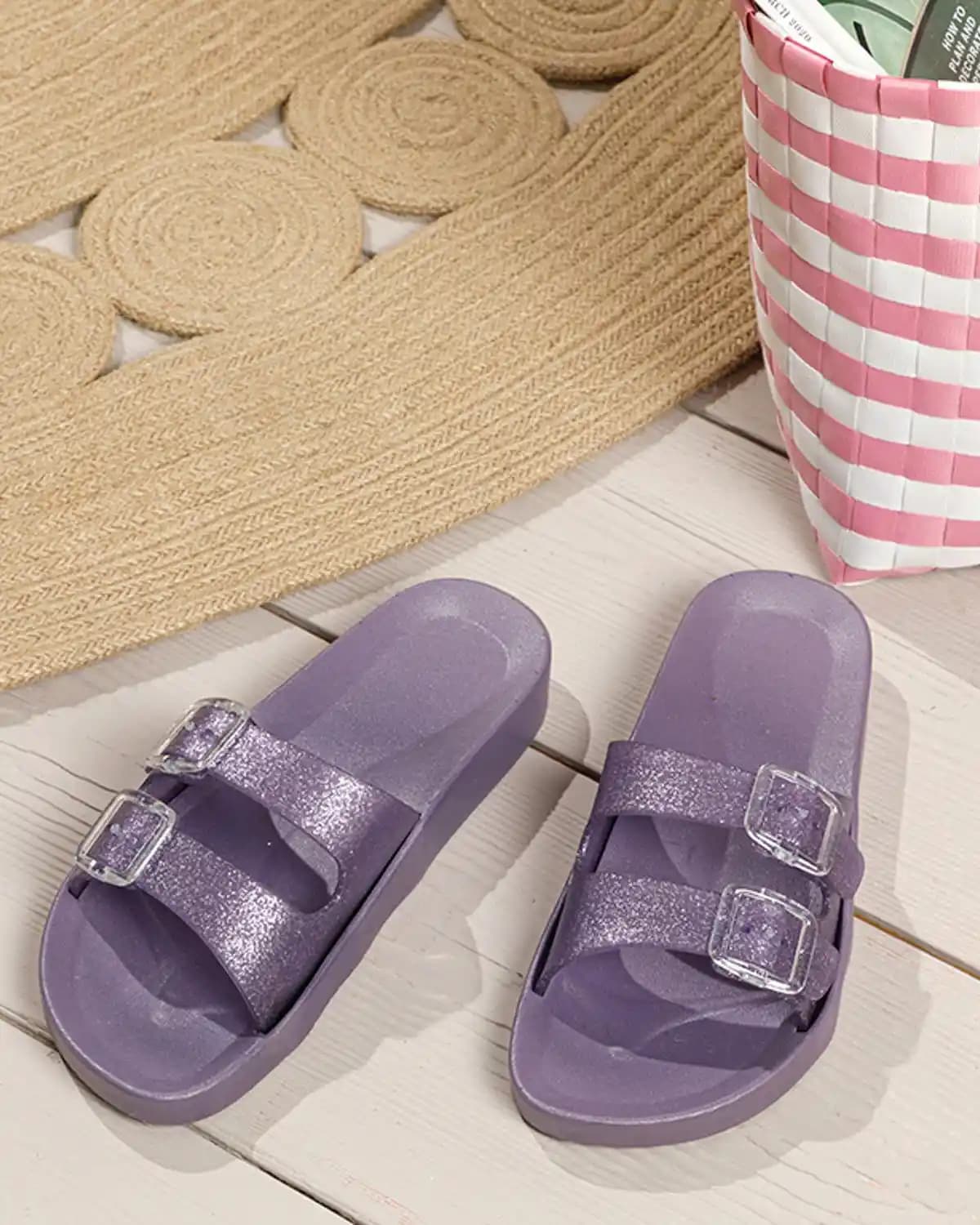 İngiliz Tarzı Ev Dekorasyonunda Bayan Terlikleri Seçimi ve Uyum İpuçları