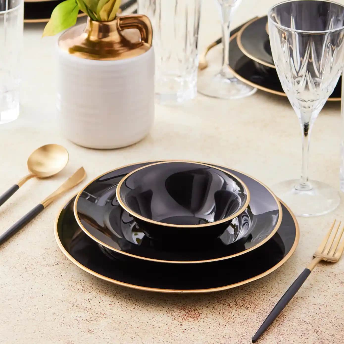 Karaca Retro Yemek Takımı ile Evinize Nostaljik ve Şık Bir Atmosfer Yaratın