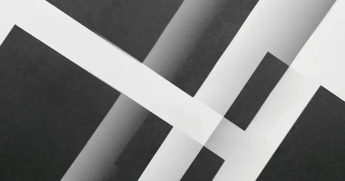 Kristal Top Kar Küresi Dekorasyonunda Şıklık ve Masalsı Atmosfer Yaratır