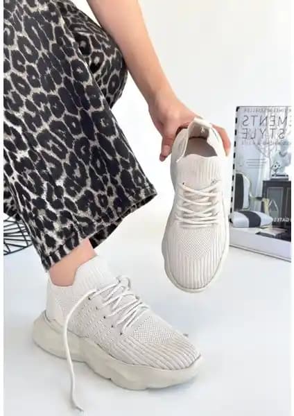 Lavish Gold Henta Bej Triko Bağcıklı Spor Ayakkabı Şıklık ve Konforun Buluştuğu Tasarım