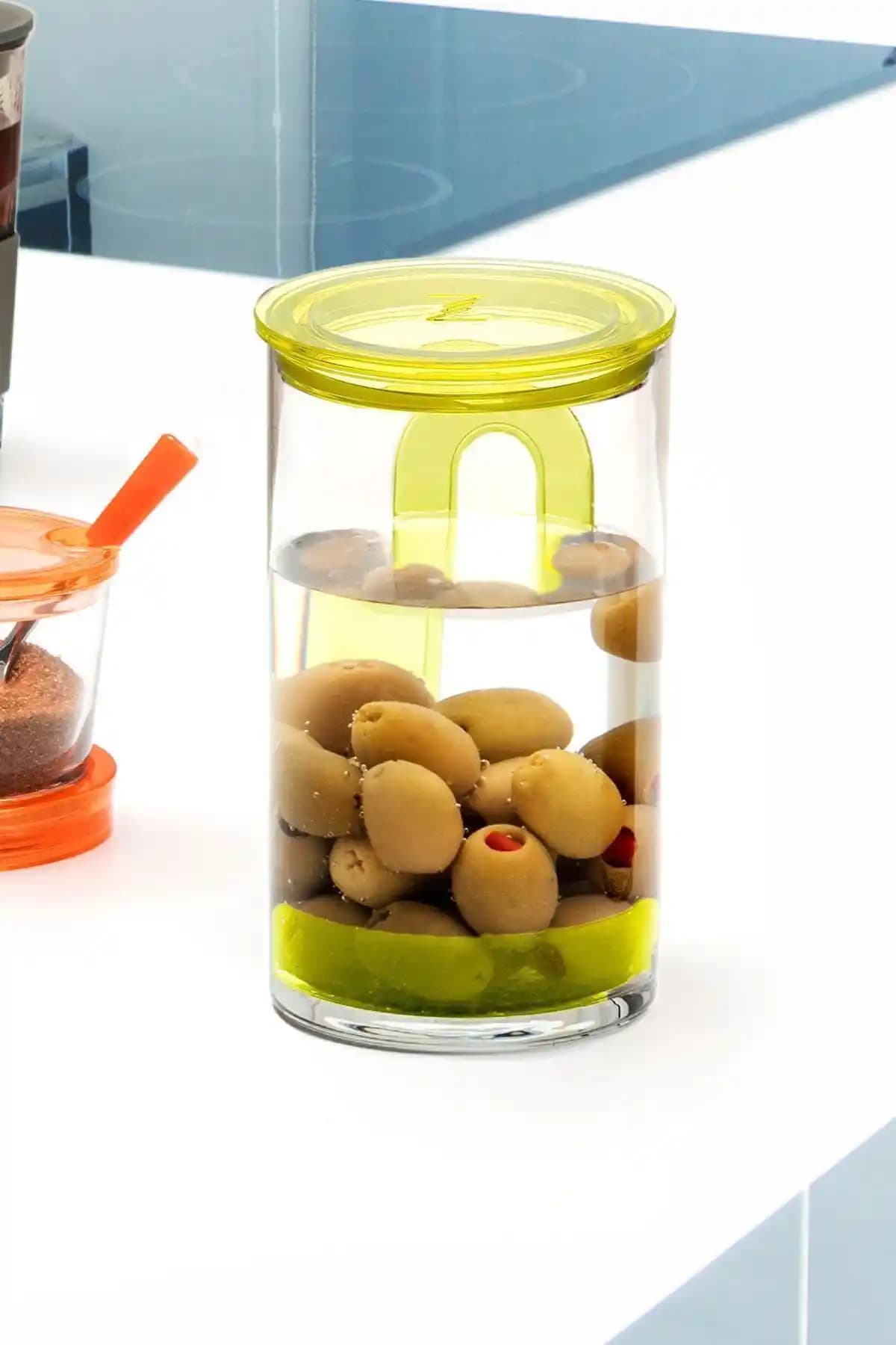 Modern ve Pratik Süzgeçli Zeytin Saklama Kabı ile Mutfak Dekorasyonunuzu Yenileyin