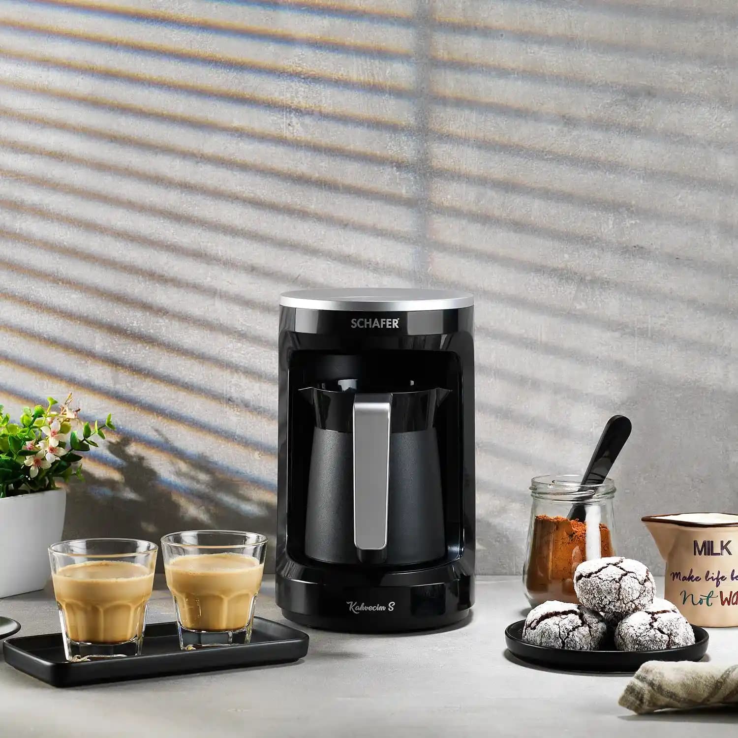 Modern Yaşam Alanları İçin Estetik ve Fonksiyonel Sütlü Kahve Makinesi Seçenekleri