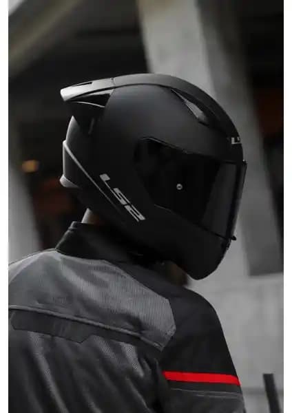 Motosiklet Kaskları Karşılaştırması: LS2 Rapid 2 ve NCR Stars Modelleri