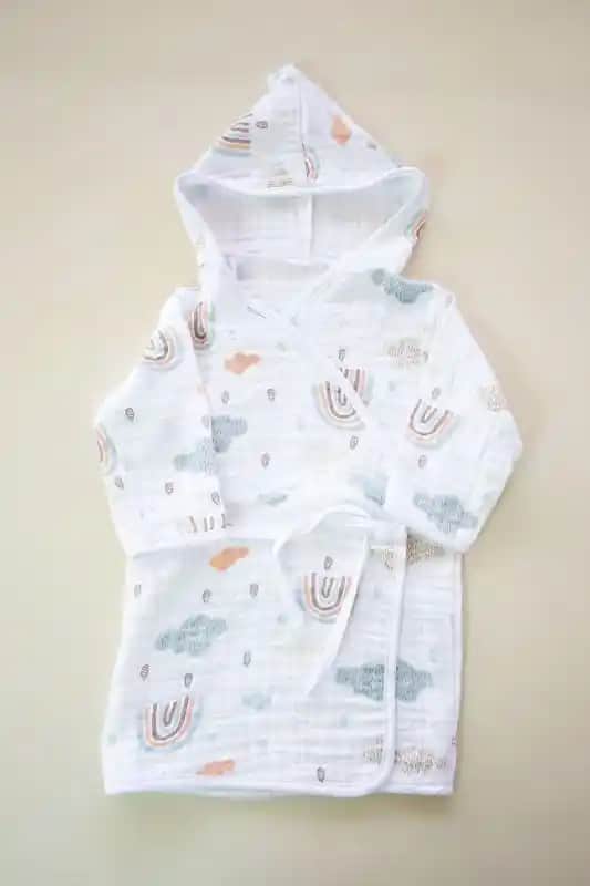 Müslin Bebek Bornozları: Doğal, Yumuşak ve Hızlı Kuruyan Bebek Bakım Ürünü