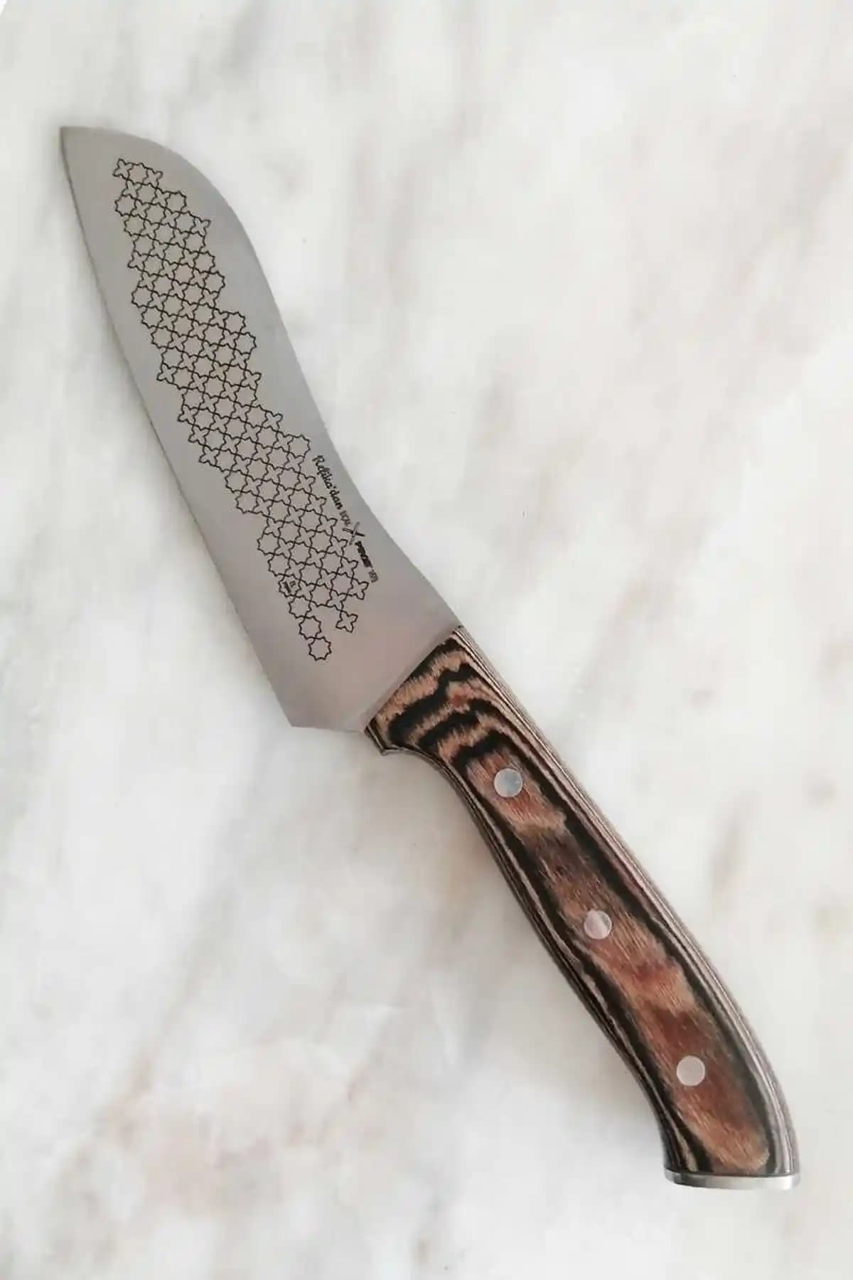 Mutfak Dekorasyonunda Şef Bıçakları: Estetik ve Fonksiyonellik Bir Arada