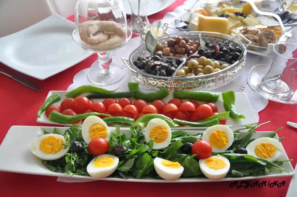 Özel Kahvaltı Sofrası Hazırlama Rehberi: Şık ve Lezzetli Sunumlar İçin İpuçları