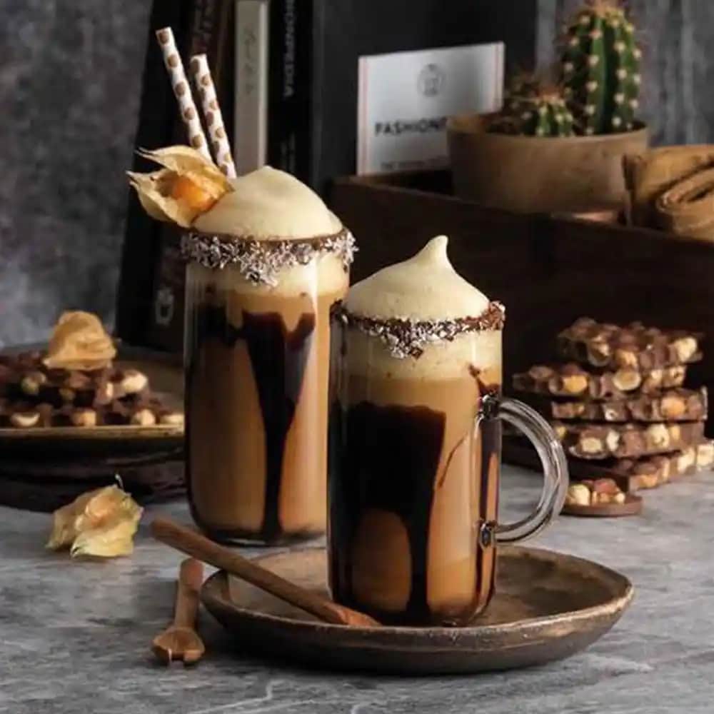 Paşabahçe İkonik Kulplu Bardaklar: Dekorasyon ve Mobilyada Şıklığın Simgesi