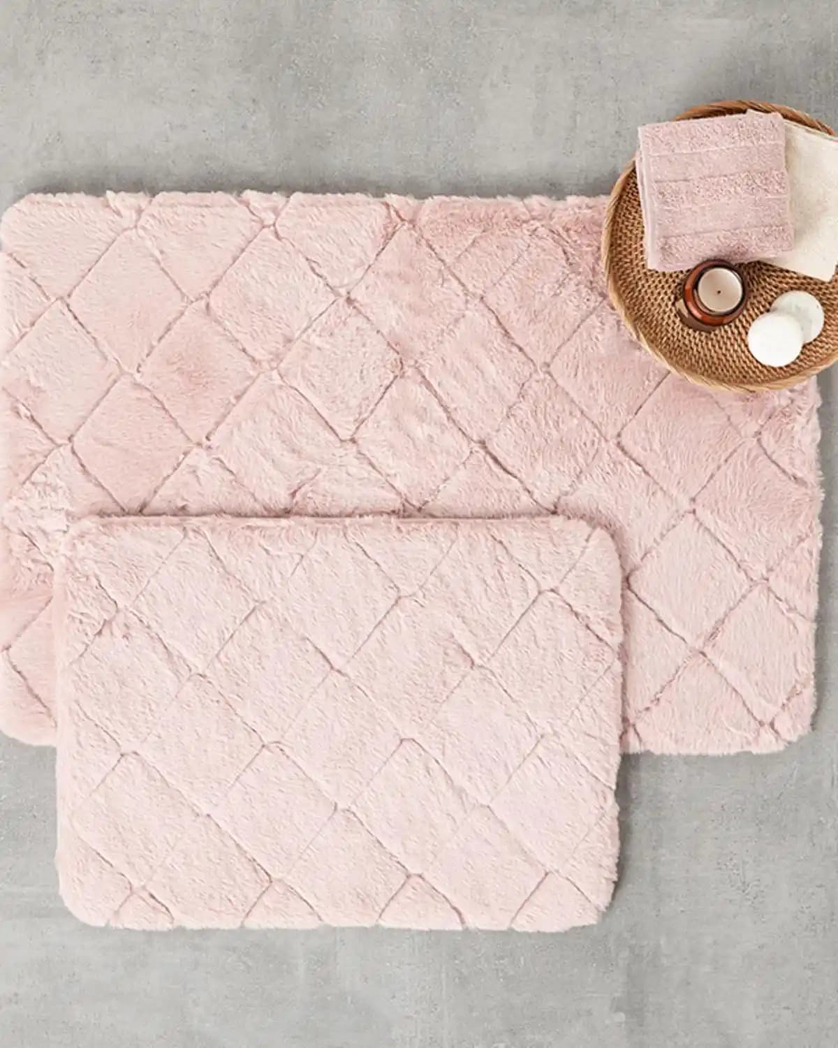 Peluş Banyo Paspası Seçenekleri ve Dekorasyon İpuçlarıyla Şıklık ve Konfor