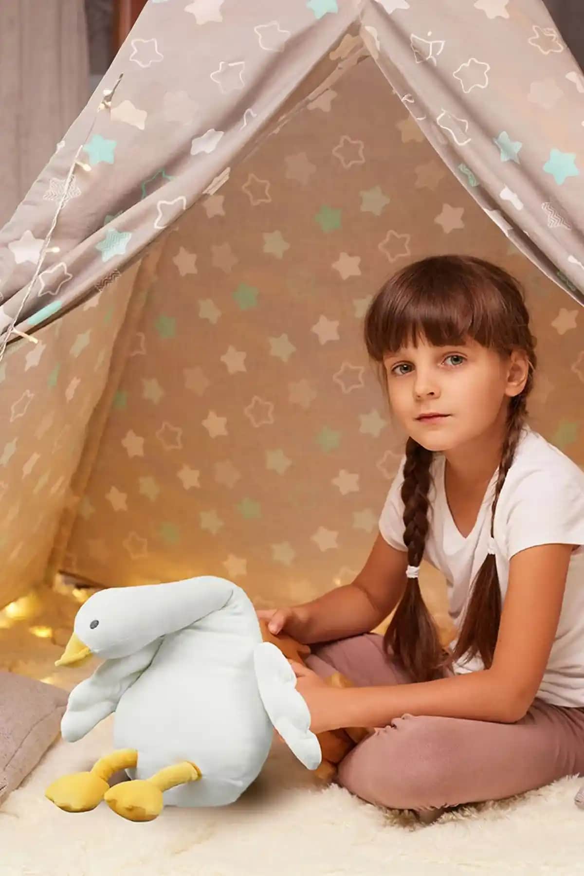 Peluş Kaz Dekorasyonu ile Evinize Sıcak ve Samimi Bir Atmosfer Katın