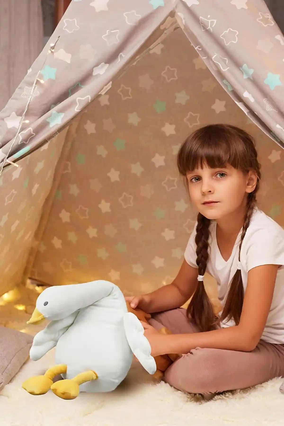 Peluş Kaz Dekorasyonu ile Evinize Sıcak ve Samimi Bir Atmosfer Katın