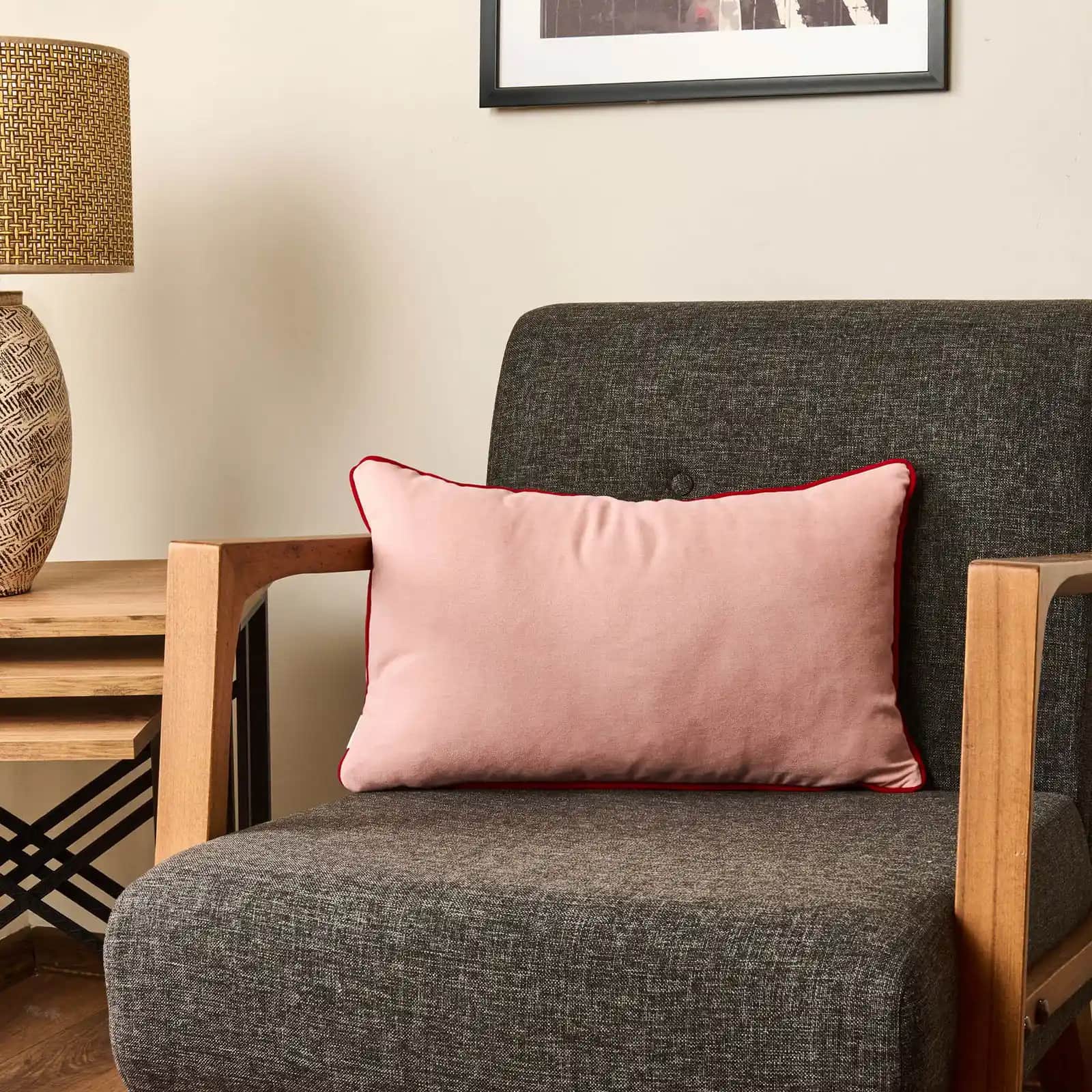 Pembe Kırlentlerle Dekorasyonda Zarafet ve Sıcaklık Yaratmanın Yolları