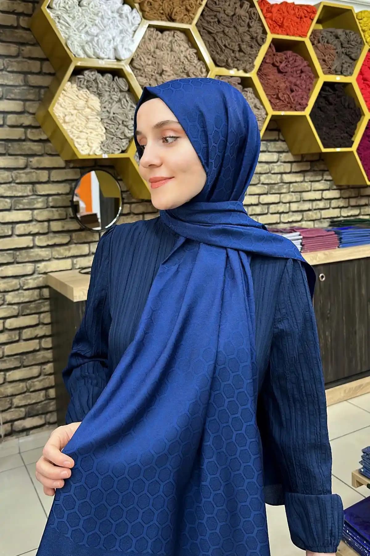 Petek Desenleriyle Dekorasyon ve Mobilyada Şıklık Yaratma Rehberi