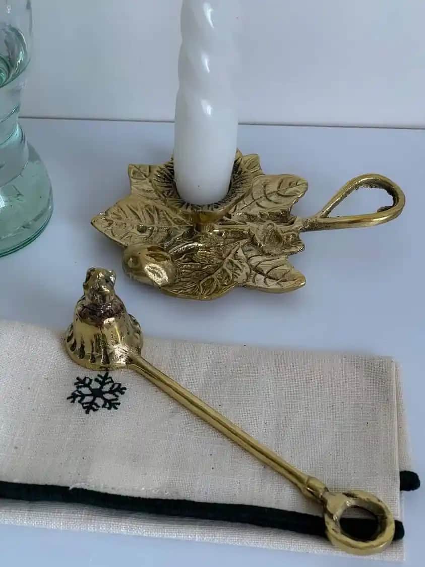 Pirinç Mum Söndürücü ile Dekorasyonda Zarafet ve Güvenlik Sağlayan Şık Detaylar