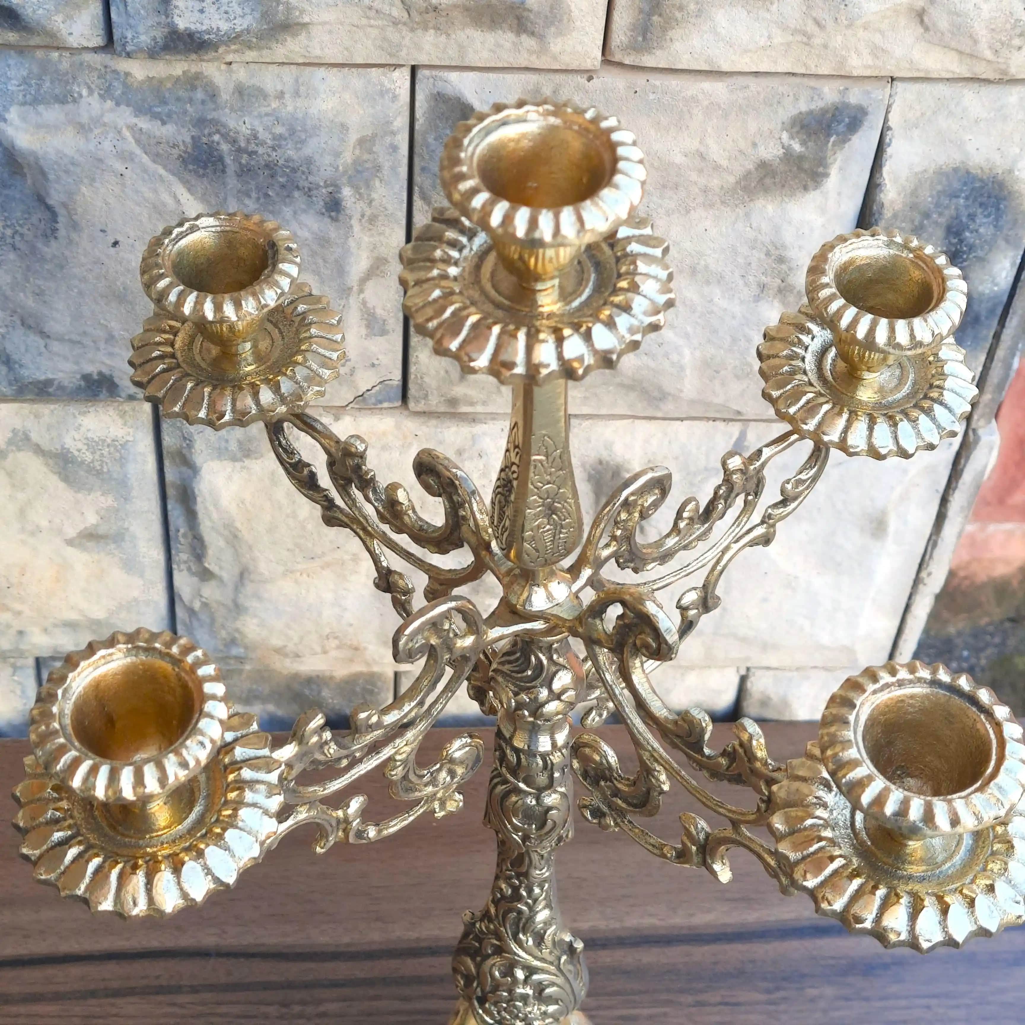 Pirinç Şamdan Mumluklar Dekorasyonda Zarafet ve Sıcaklık Yaratır