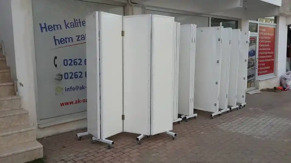 Plastik Paravanlar: Modern İç ve Dış Mekan Dekorasyonunda Fonksiyonel ve Estetik Çözümler