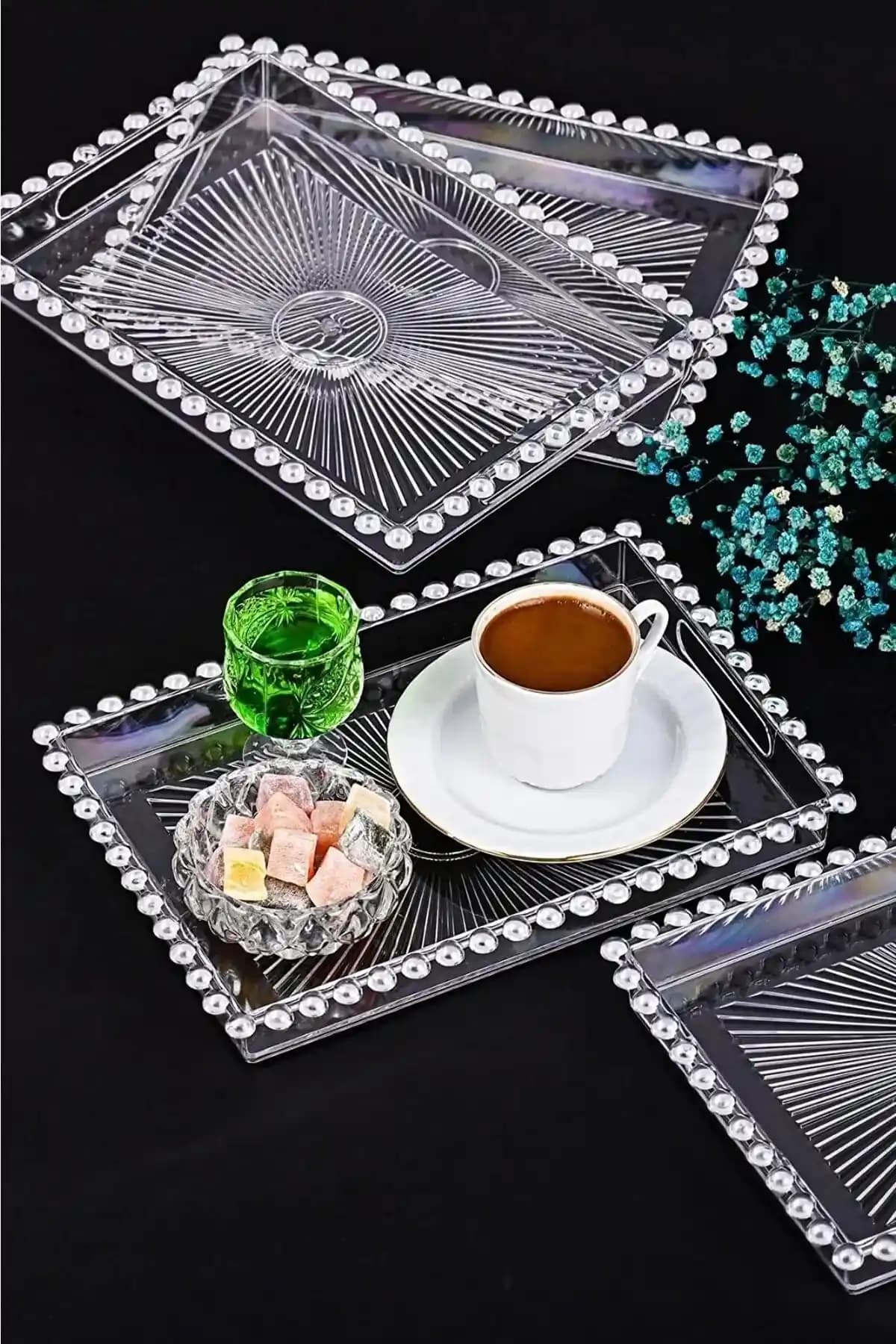 Plastik Sunum Tepsileri ile Dekorasyonda Şıklık ve Fonksiyonellik Sağlama