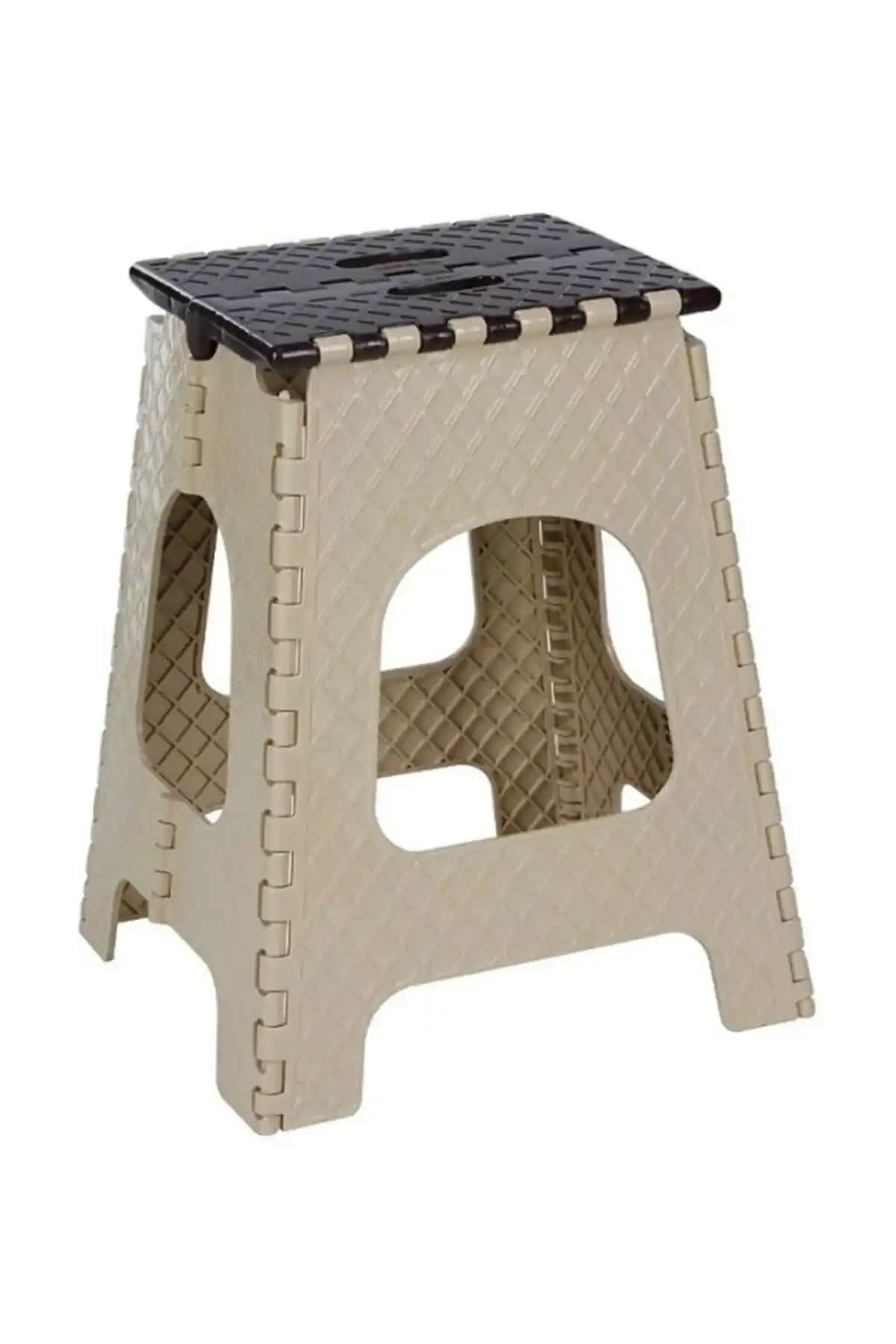 Plastik Tabureler: Fonksiyonellik ve Estetiği Bir Arada Sunan Modern Mobilya Seçenekleri