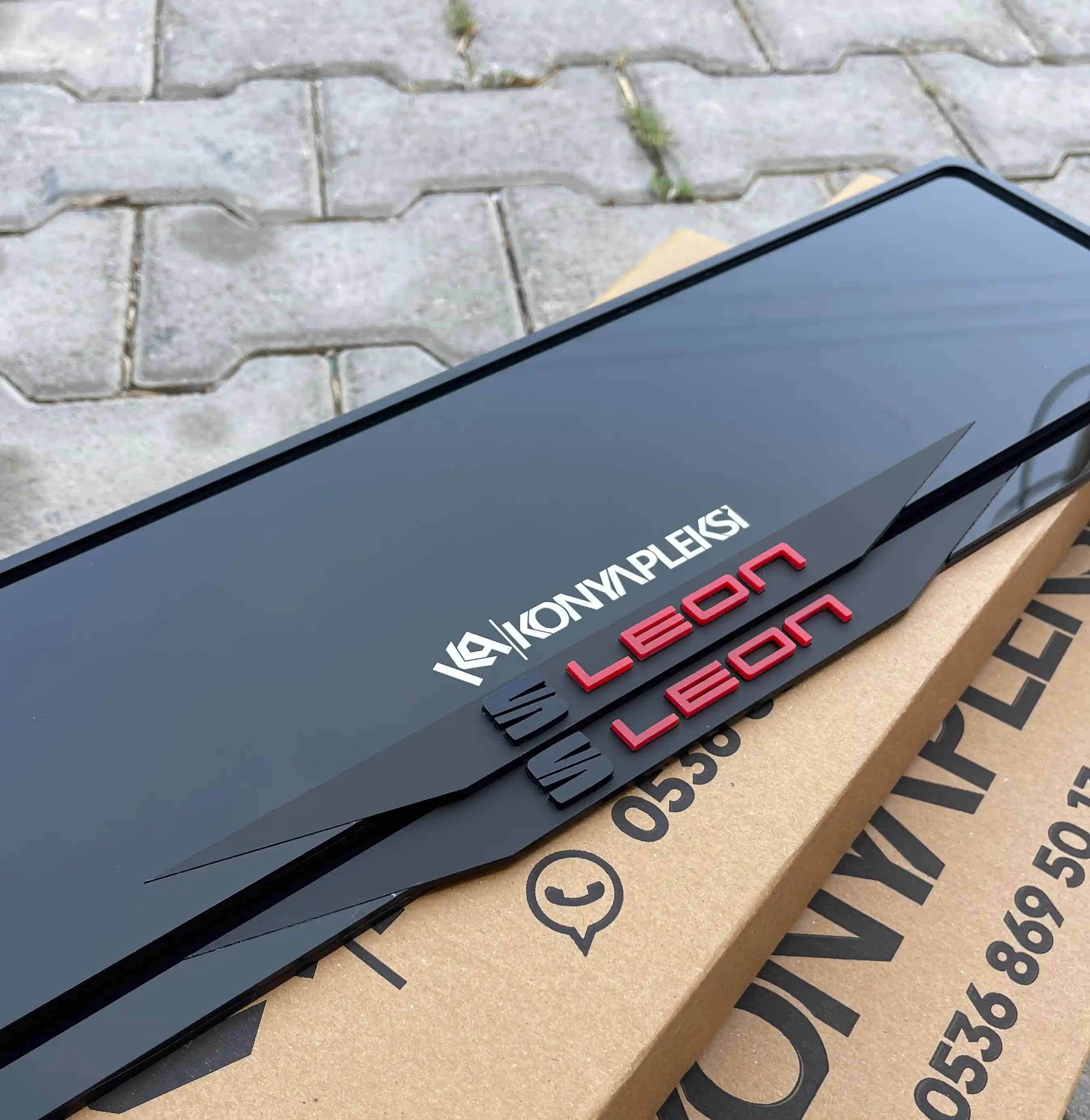 Pleksi Plakalık: Dekorasyon ve Mobilyada Modern ve İşlevsel Çözüm