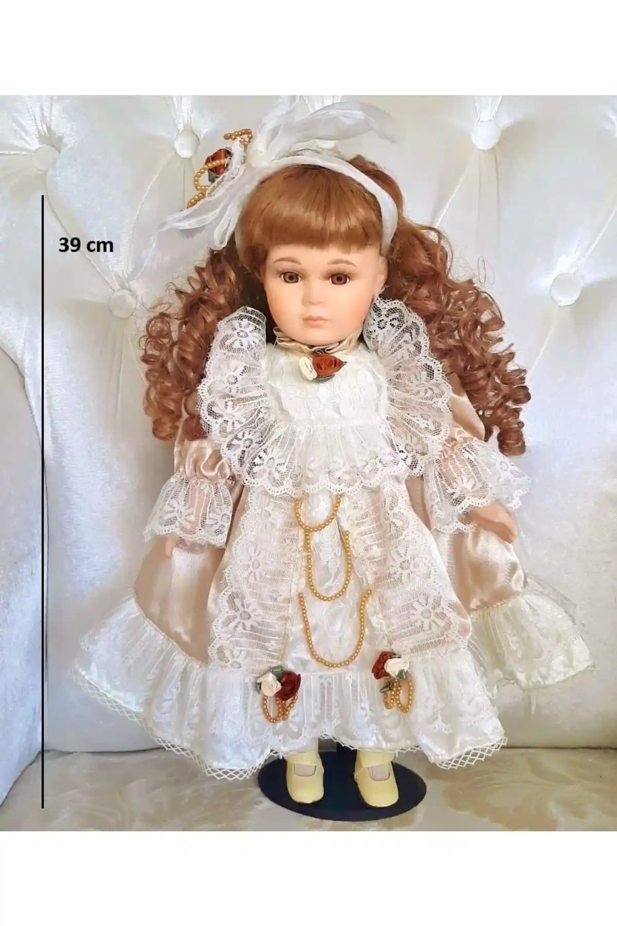 Porselen Bebekler ile Ev Dekorasyonunda Zarif ve Nostaljik Dokunuşlar