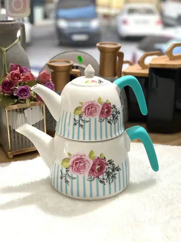 Porselen Çaydanlıklar: Estetik ve Fonksiyonellik ile Dekorasyonun Şıklığı