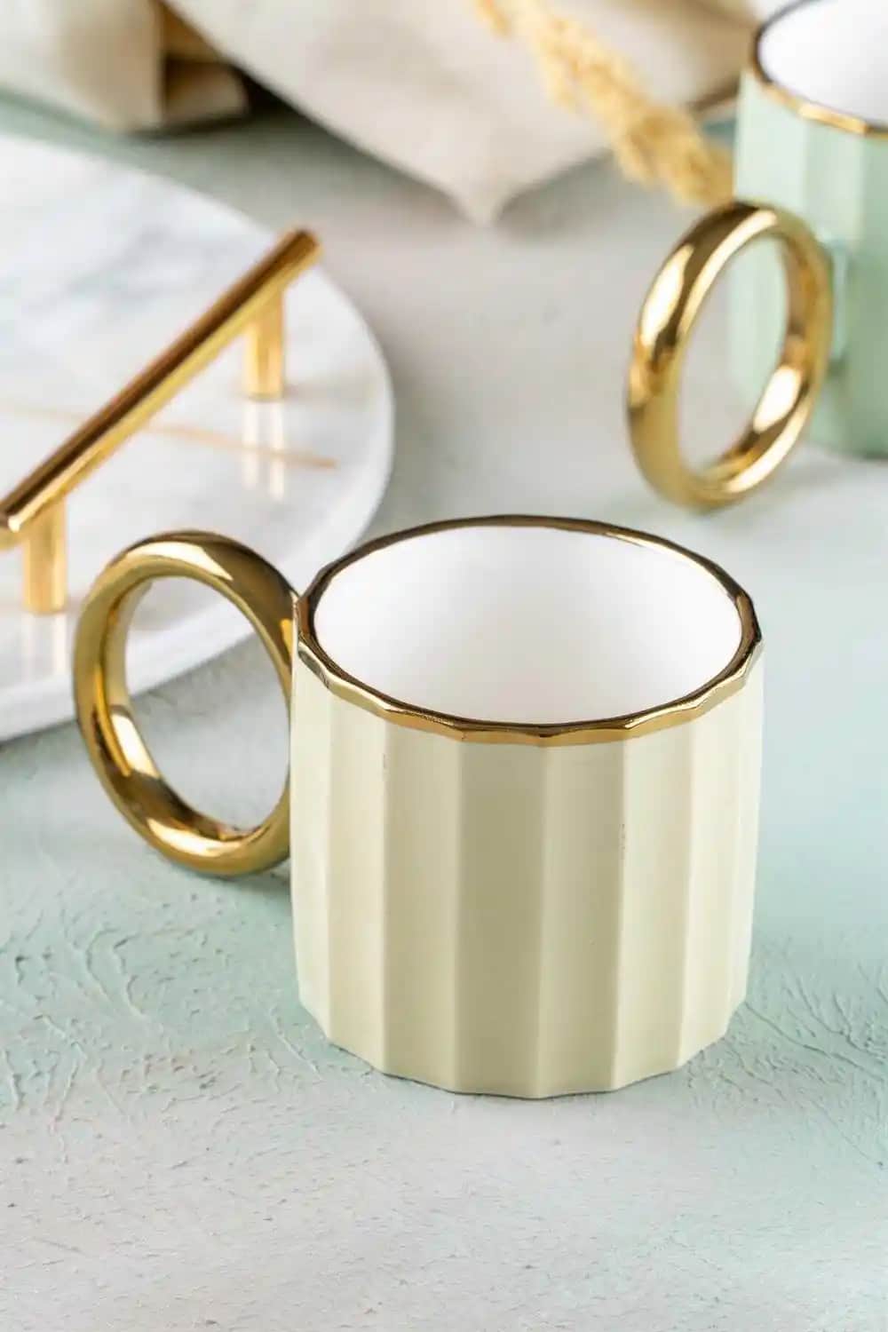 Porselen Kupa Bardaklar: Zarif Tasarımlar ve Kullanım Avantajları