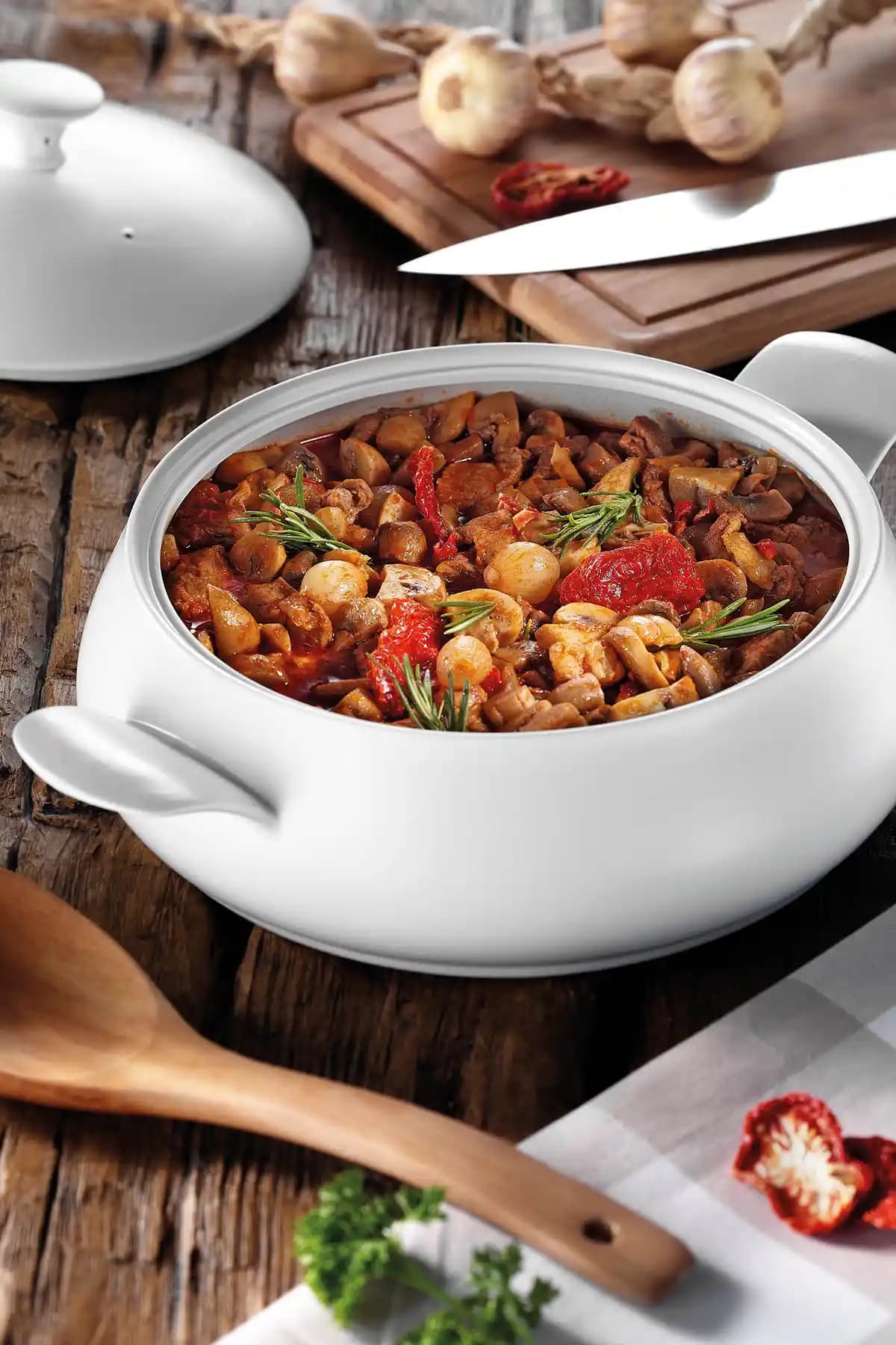 Porselen Tencere Modelleri ve Seçim Rehberi: Estetik ve Dayanıklı Mutfak Gereçleri